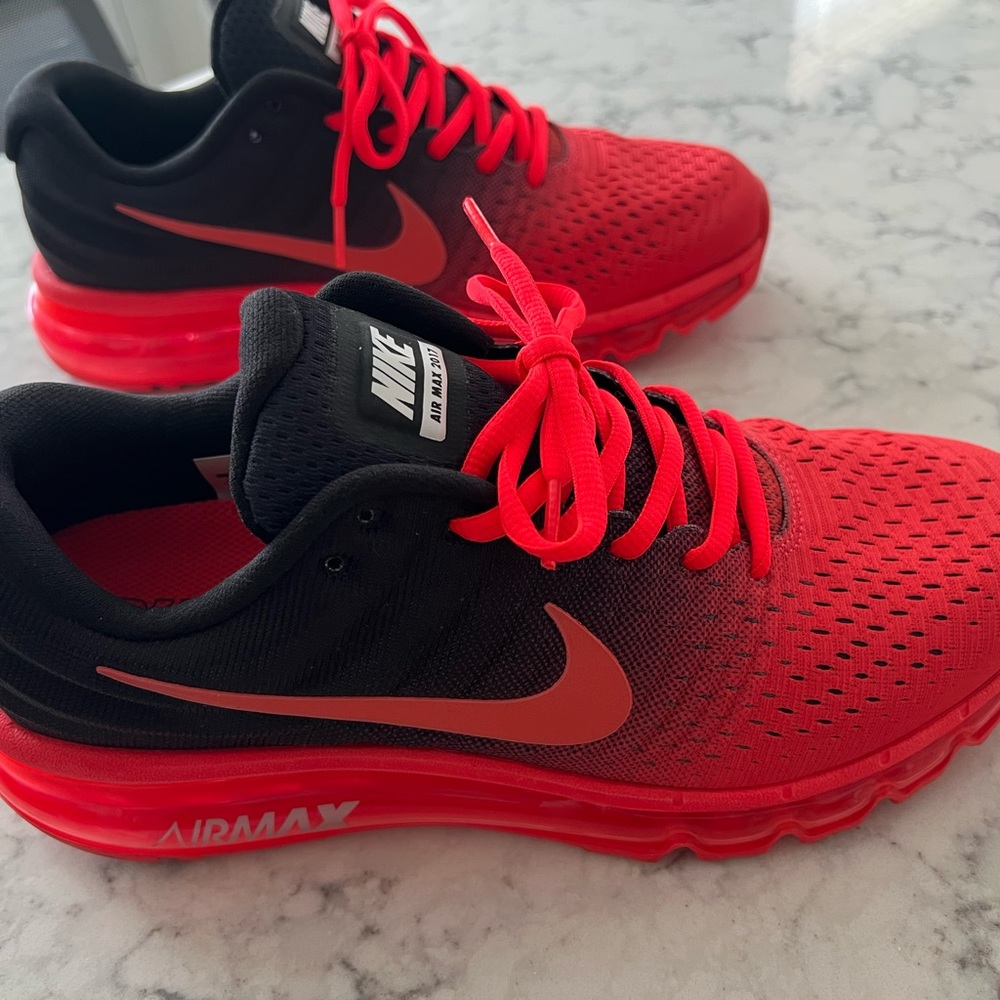 Men Nike Air Max used one time size 10.5